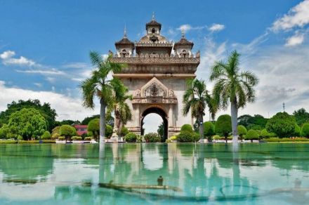 联桥翻译：专业老挝语翻译公司助力中老经济文化交流